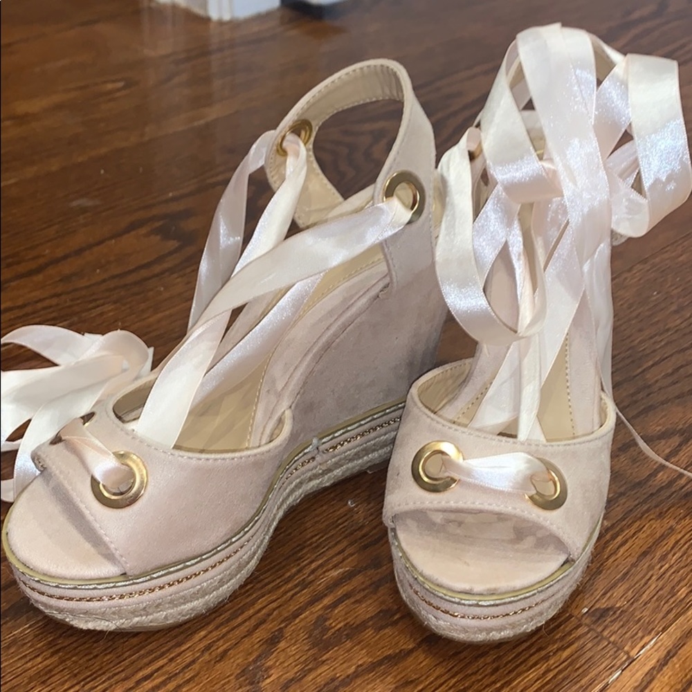 Lace up wedge sandals (blush pink)